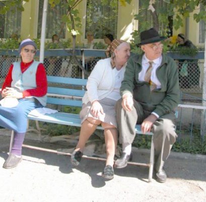 Primăria şi Consiliul Judeţean organizează mese pentru pensionari